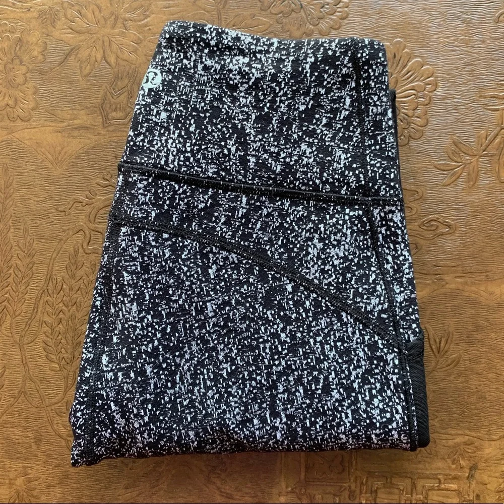 Lululemon Fit Physique Crop Luon leggings size 6 - Picture 6 of 7